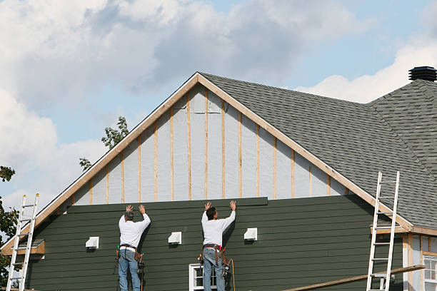 Professional Vinyl Siding technician working in Plainsboro, NJ